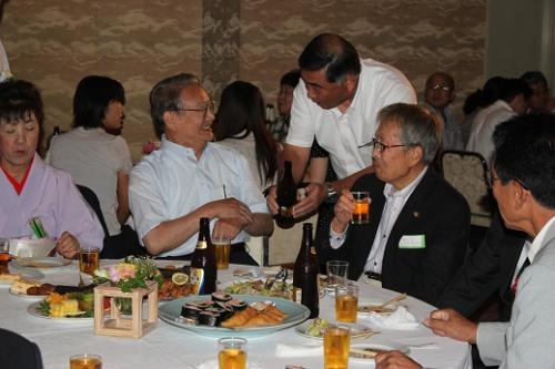 懇親会風景２「来年もまたお会いましょう」